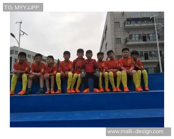 女生足球联系助力青春梦想展现自我风采与团队精神